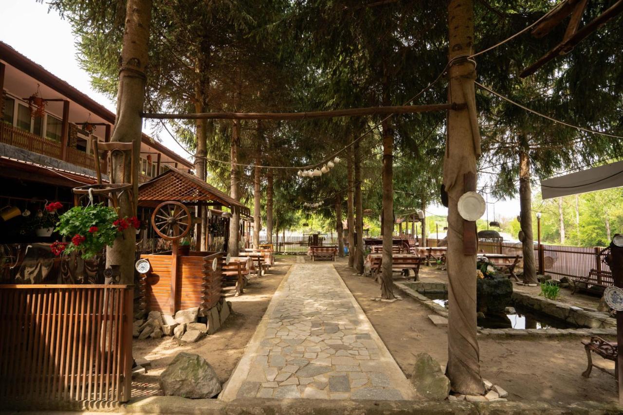 La Padure Hotel Brebu Exterior photo